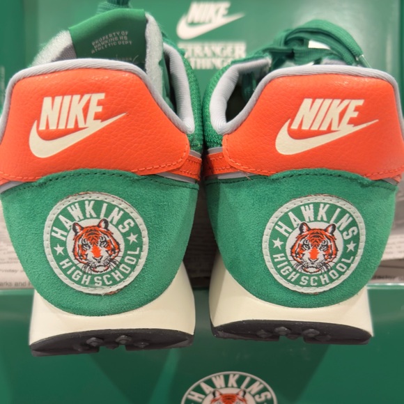 Nike Tailwind Stranger Things Hawkins High Sz. 10 NEW - Picture 4 of 7